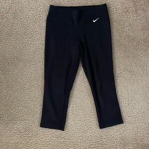 Nike Black Cropped Leggings 19”